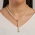 GR-01441 COLAR BANHADO A OURO 18K GRAVATA COM PÉROLAS E FECHO FRONTAL