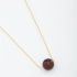 GR-01825 COLAR COM PINGENTE DE ESFERA MARROM