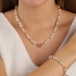 GR-02232 COLAR BANHADO A OURO 18K COM PÉROLAS OVAIS INTERCALADAS POR ESFERAS METÁLICAS