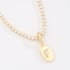GR-02317 GARGANTILHA BANHADA A OURO 18K RIVIERA COM PINGENTE DE LETRA