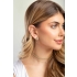 AGL-00135 BRINCO BANHADO A OURO 18K EM FORMATO DE ARGOLA FINA COM FLOR DELICADA
