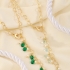 GR-00484 COLAR GRAVATA COM CORRENTE DE CORAÇÕES E DETALHES PENDENTES EM GOTAS AZUIS E PÉROLAS
