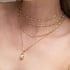 CX-0014 CHOKER BANHADA A OURO 18K COM CORRENTE DELICADA E PINGENTES DE CORAÇÃO COM ZIRCÔNIAS.