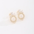 OUTB-13357 BRINCO BANHADO A OURO 18K COM DESIGN EM CÍRCULO CRAVEJADO E DETALHES EM ZIRCÔNIAS LAPIDADAS