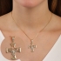 PG-00209 PINGENTE BANHADO A OURO 18K EM FORMATO DE CRUZ COM DETALHE DO ESPÍRITO SANTO EM ALTO-RELEVO
