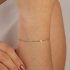 PU-00756 PULSEIRA BANHADA A OURO 18K COM CORRENTE DELICADA E PINGENTES EM FORMATO DE CORAÇÃO.