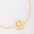PU-00853 PULSEIRA BANHADA A OURO 18K COM PINGENTE REDONDO TEXTURIZADO EM PÉROLA