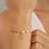 PX-0033 PULSEIRA EM ELOS ALONGADOS INTERCALADOS COM PÉROLAS E PINGENTE DE CORAÇÃO CRAVEJADO