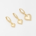 TAQ-00001 TRIO DE BRINCOS ARGOLINHAS BANHADOS A OURO 18K COM PINGENTES DE CORAÇÃO
