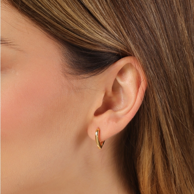 AC-0282 BRINCO BANHADO A OURO 18K EM FORMATO DE ARGOLA COM DESIGN LISO