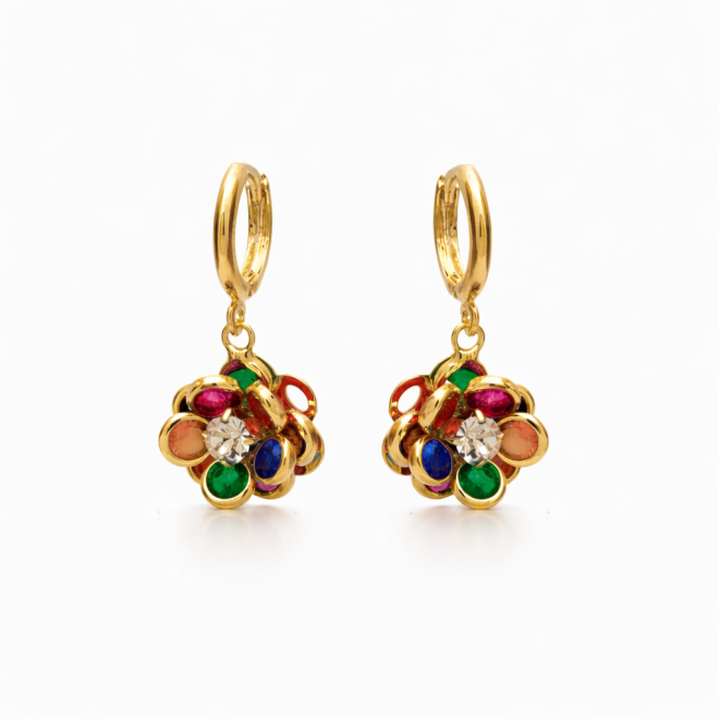 AC-0452 BRINCO BANHADO A OURO 18K COM ARGOLA LISA E PINGENTE EM FORMATO FLORAL