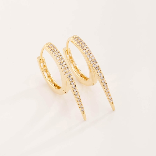AC-0576 BRINCO BANHADO A OURO 18K EM FORMATO DE ARGOLA COM DESIGN ALONGADO