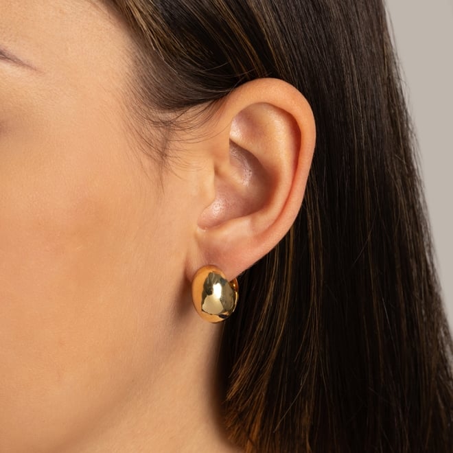 AC-0747 BRINCO BANHADO A OURO 18K COM DESIGN OVAL LISO