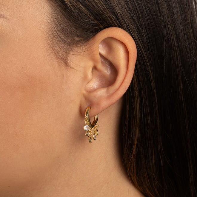 AC-0873 BRINCO ARGOLINHA BANHADO A OURO 18K COM DESIGN MODERNO E PINGENTES