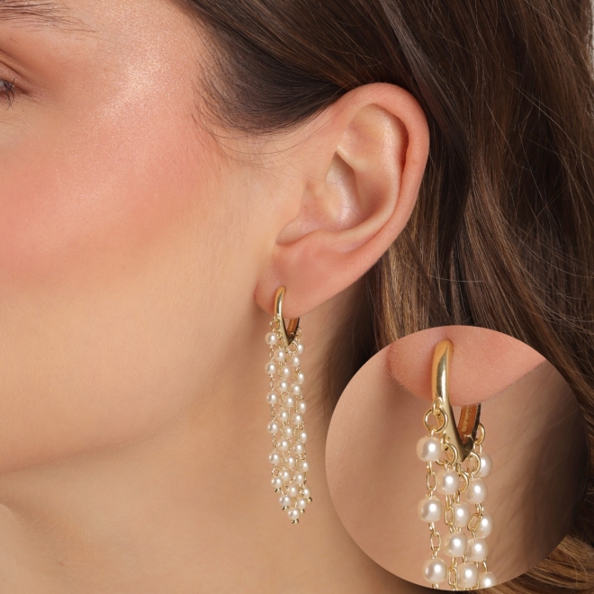 AC-0907 BRINCO BANHADO A OURO 18K COM ARGOLA E FRANJAS DE MINI PÉROLAS