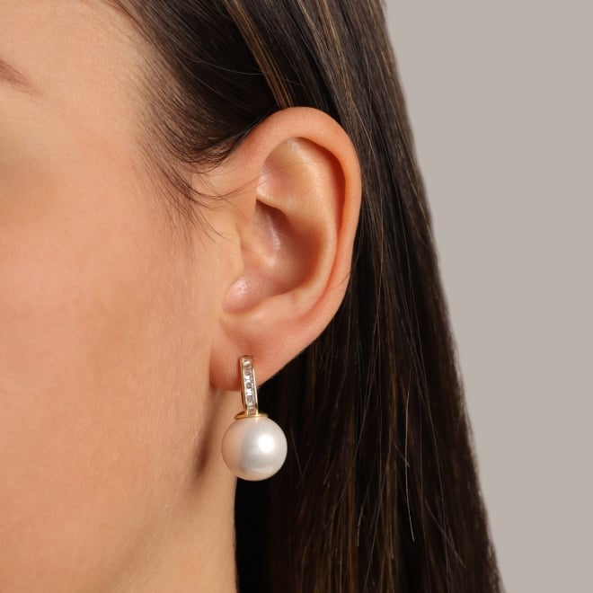 AC-0972 ARGOLA COM DETALHES EM ZIRCÔNIAS BAGUETE E PÉROLA