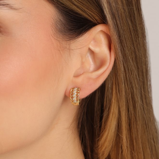AC-1069 BRINCO BANHADO A OURO 18K DE ARGOLA ENTRELAÇADO CRAVEJADOS EM ZIRCÔNIAS