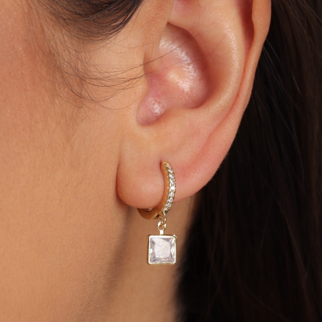AC-1103-BRINCO ARGOLA BANHADO A OURO 18K COM DETALHES CRAVEJADOS EM ZIRCÔNIAS