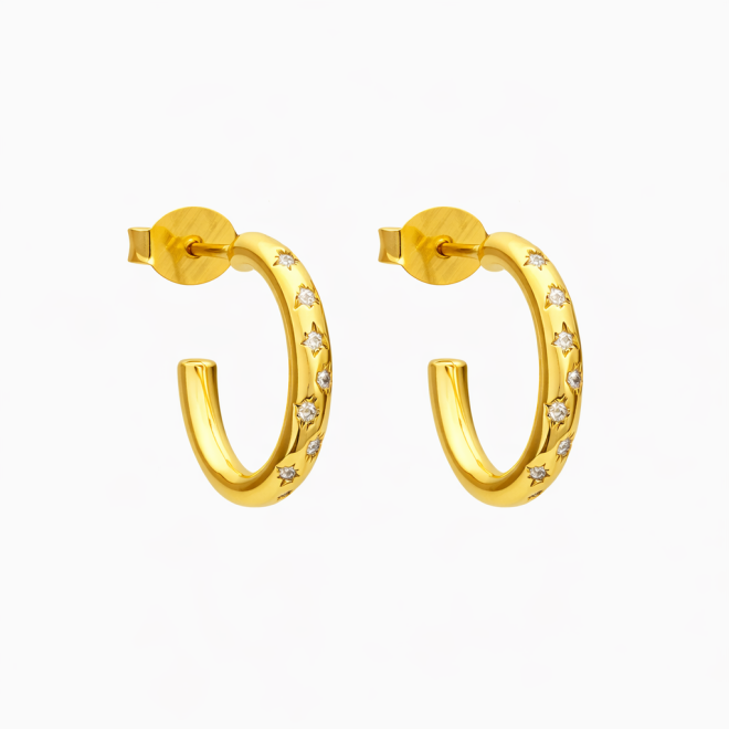 AGL-00027 BRINCO BANHADO A OURO 18K EM FORMATO DE ARGOLA COM DETALHES EM ESTRELAS