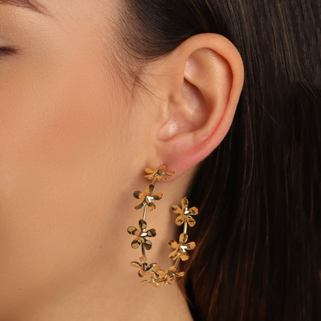 AGL-00062 -BRINCO BANHADO A OURO 18K COM DESIGN FLORAL