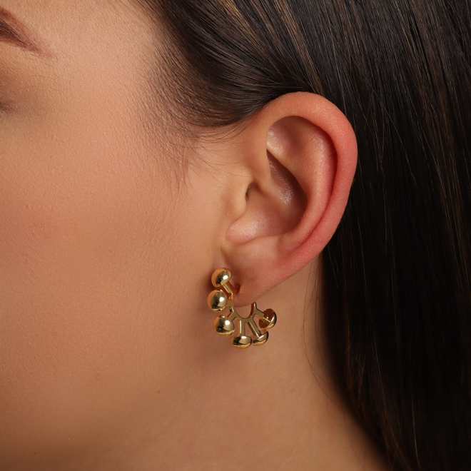AGL-00075 BRINCO ARGOLA BANHADO A OURO 18K COM DETALHES EM ESFERAS POLIDAS