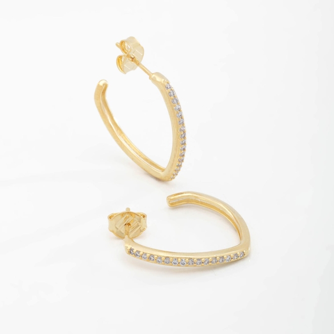 AGL-00178 BRINCO BANHADO A OURO 18K EM FORMATO DE ARGOLA CORAÇÃO COM ZIRCÔNIAS