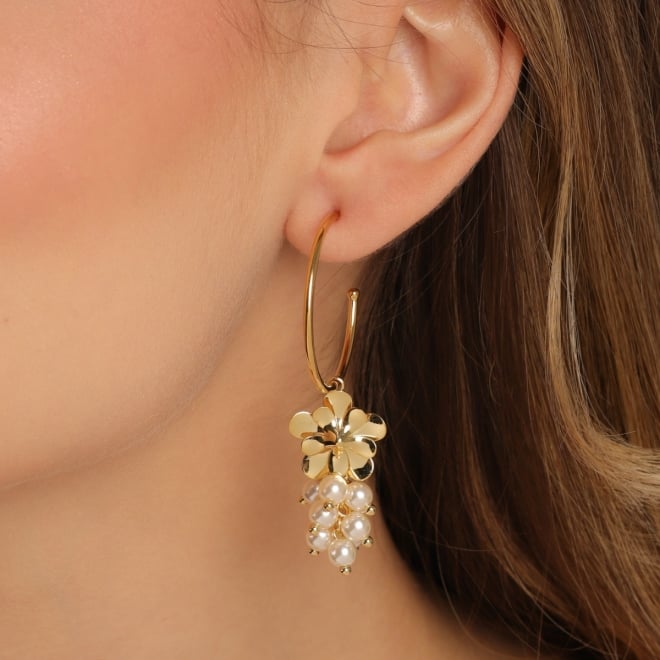AGL-00187 ARGOLA COM PINGENTE FLORAL E DETALHES EM PÉROLAS