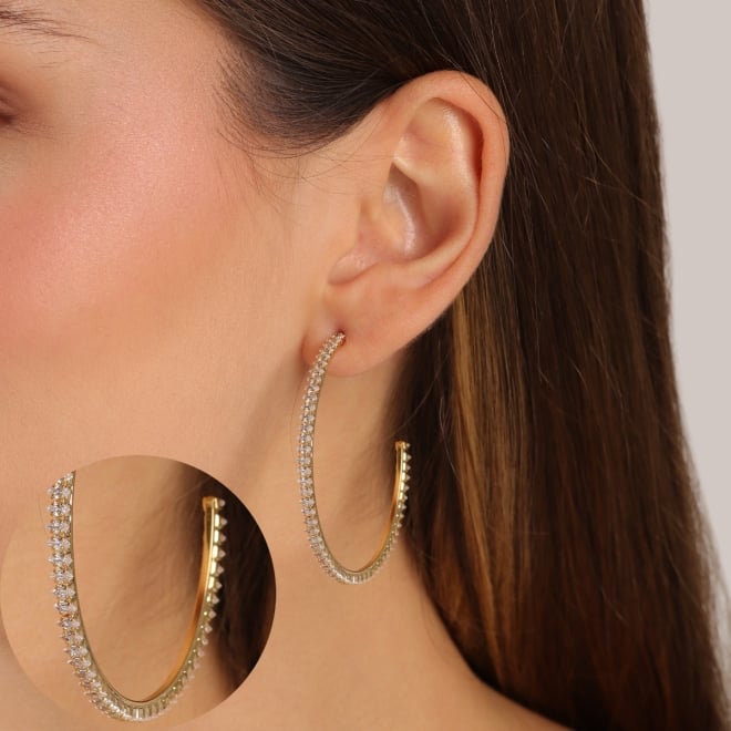 AGX-00002 BRINCO ARGOLA BANHADO A OURO 18K COM DETALHES CRAVEJADOS EM ZIRCÔNIAS