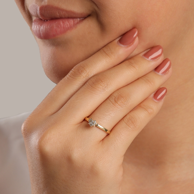 AN-00458 ANEL SOLIT&Aacute;RIO BANHADO A OURO 18K COM DETALHE DE CORA&Ccedil;&Atilde;O