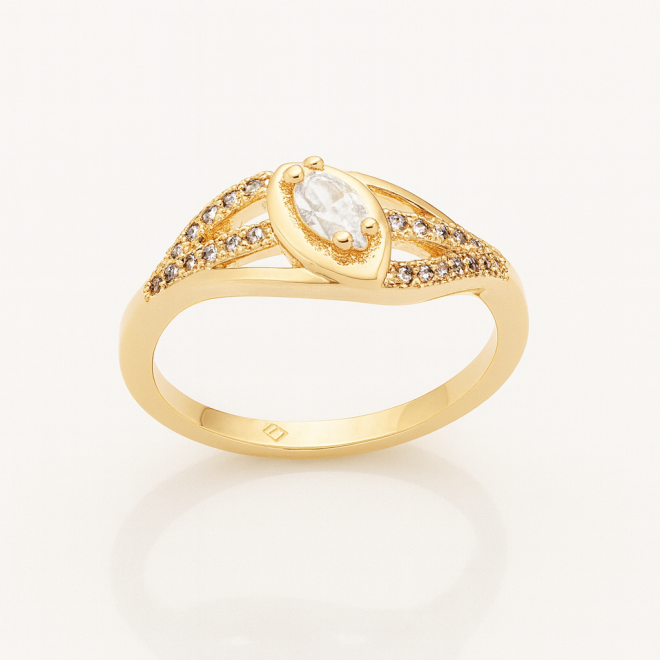 AN-00733 ANEL BANHADO A OURO 18K COM ZIRCÔNIA CENTRAL EM FORMATO NAVETE