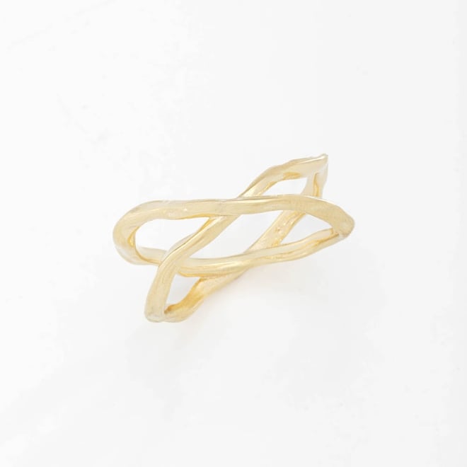 AN-01331 ANEL COM DESIGN ORGÂNICO E FLUIDO