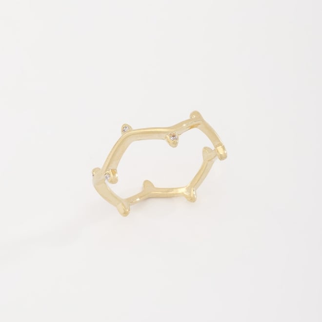 AN-01635 ANEL COM DESIGN ORGÂNICO E DETALHES EM ZIRCÔNIA