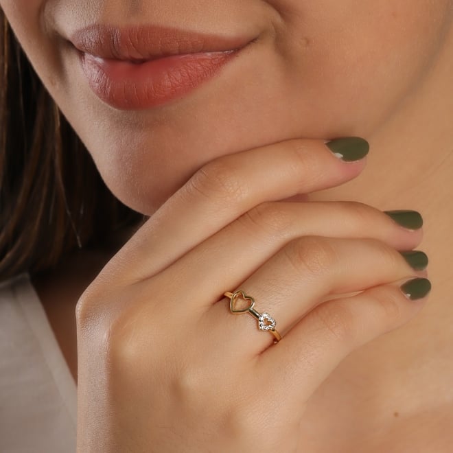 AN-01639 ANEL COM DESIGN ABERTO E DETALHES EM DOIS CORAÇÕES