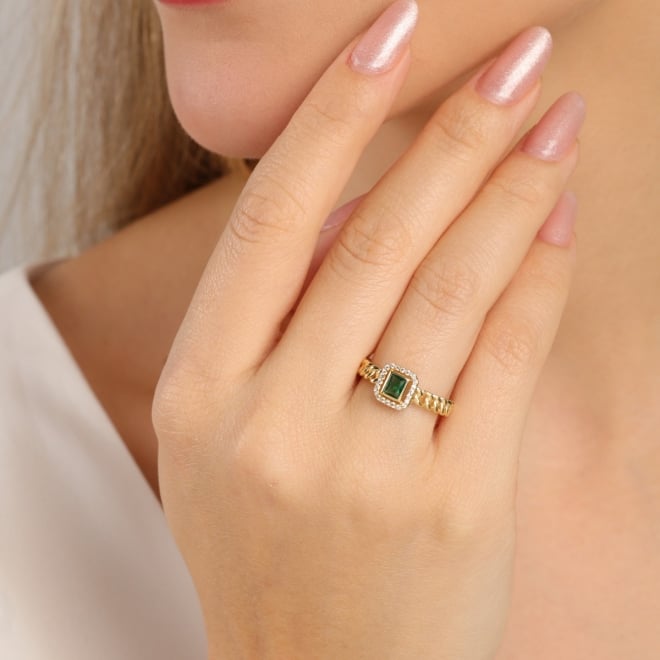 AN-01928 ANEL BANHADO A OURO 18K COM PEDRA QUADRADA CRAVEJADA EM ZIRCÔNIA