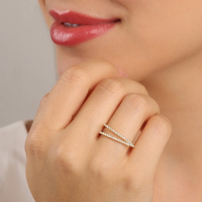 AN-01982 ANEL BANHADO A OURO 18K COM DESIGN DUPLO EM LINHAS CRAVEJADAS