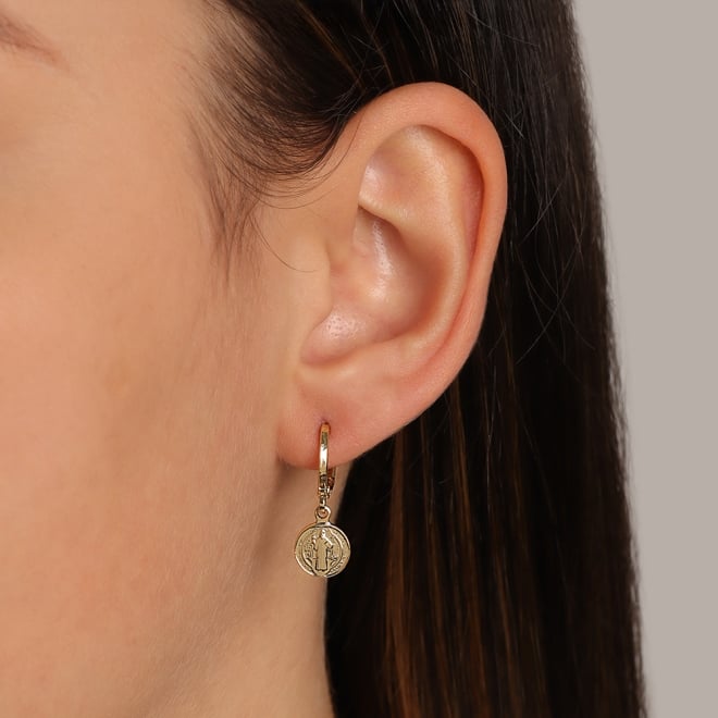 AQ-00004 BRINCO ARGOLA CLICK BANHADO A OURO 18K COM PINGENTE DE MEDALHA DE SÃO BENTO