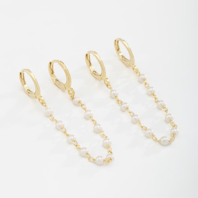 AQ-00227  BRINCO DUPLO BANHADO A OURO 18K COM ARGOLAS E CORRENTE DE PÉROLAS