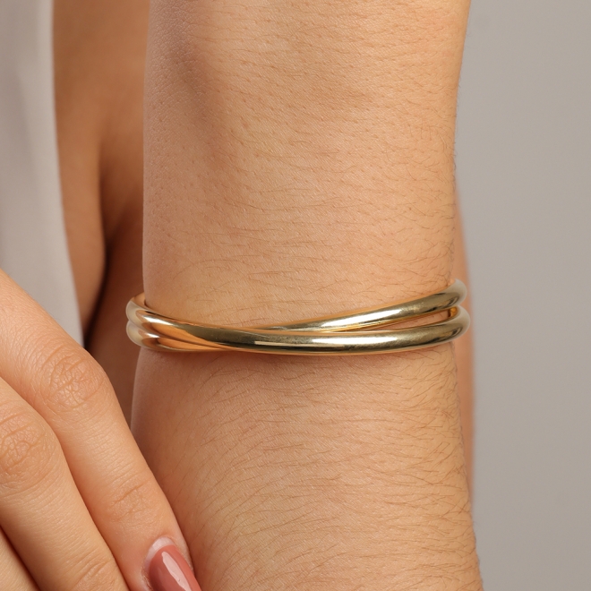 BL-00013 BRACELETE BANHADO A OURO 18K COM DESIGN LISO E LEVEMENTE TORCIDO