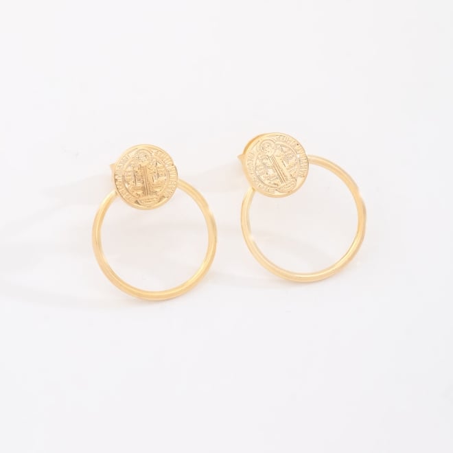 BR-00022 BRINCO BANHADO A OURO 18K COM ARGOLA E MEDALHA DE SÃO BENTO