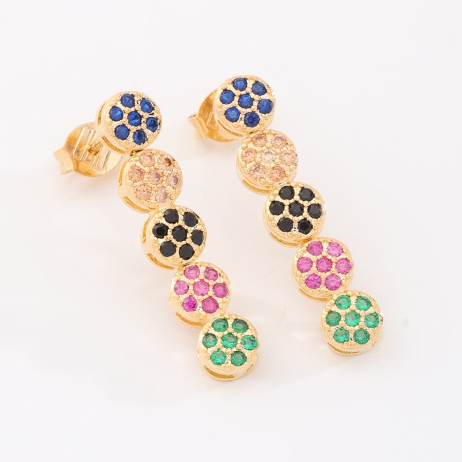 BR-00142 BRINCO BANHADO A OURO 18K COM DESIGN EM ESFERAS EM ZIRC&Ocirc;NIAS COLORIDAS