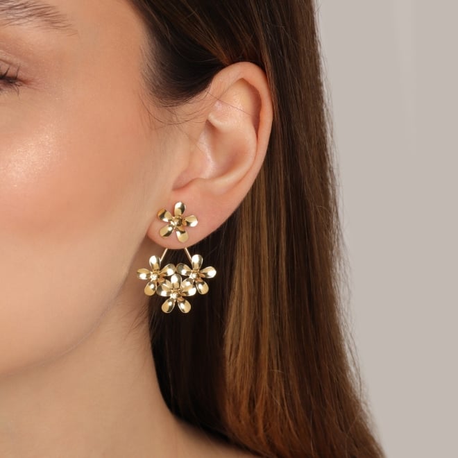 BR-01017 -BRINCO BANHADO A OURO 18K COM DESIGN DELICADO EM FLORES