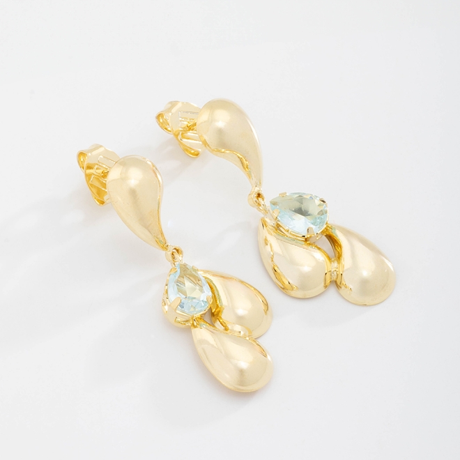 BR-02172 BRINCO BANHADO A OURO 18K COM PEDRA EM FORMATO DE GOTA E DETALHES EM METAL