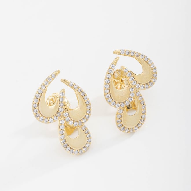 BR-02200 BRINCO BANHADO A OURO 18K COM DESIGN ORGÂNICO EM CAMADAS CURVAS