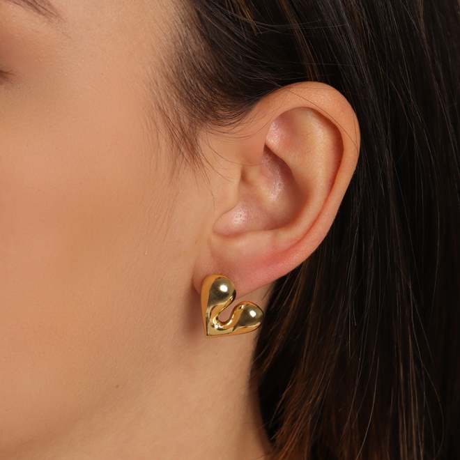 BR-02282 -BRINCO BANHADO A OURO 18K DE CORAÇÃO COM DESIGN ORGÂNICO