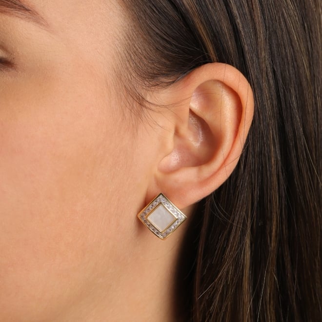 BR-02826-BRINCO BANHADO A OURO 18K COM DESIGN GEOMÉTRICO QUADRADO COM ZIRCONIA