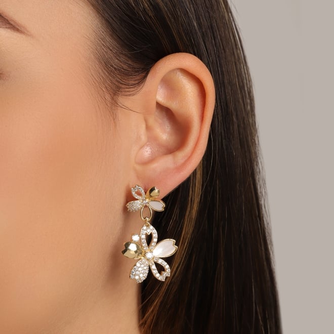BR-02868-BRINCO DE FLOR DETALHES EM MADREPÉROLA E ZIRCÔNIAS