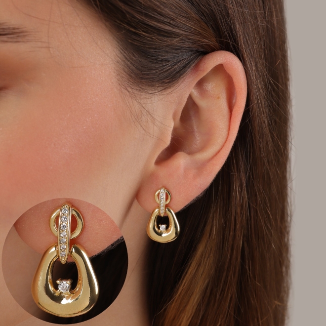 BR-02987 BRINCO BANHADO A OURO 18K COM DESIGN ORGÂNICO