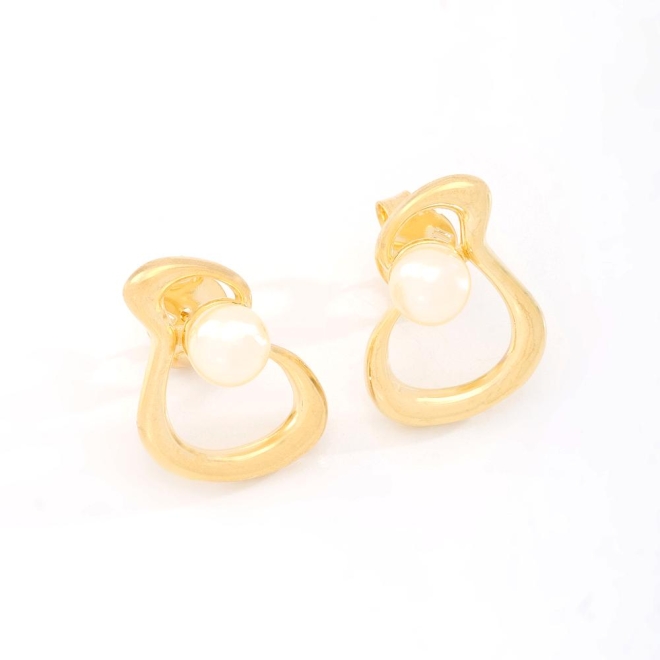 BR-02992 BRINCO BANHADO A OURO 18K COM DESIGN ORGÂNICO E DETALHE EM PÉROLA