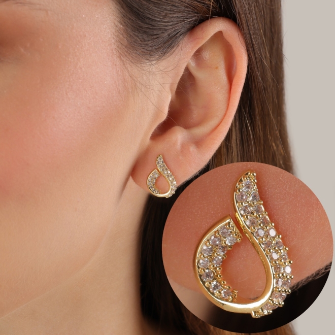 BR-03019 BRINCO BANHADO A OURO 18K COM DESIGN ORG&Acirc;NICO ENTRELA&Ccedil;ADO E DETALHES CRAVEJADOS