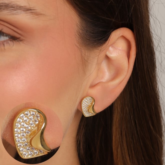 BR-03058 BRINCO BANHADO A OURO 18K COM DESIGN ORGÂNICO
